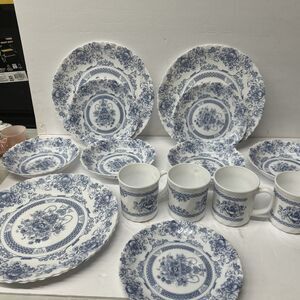 Vtg Arcopal France Honorine Blue White 16pc Dinnerware Set Service for 4